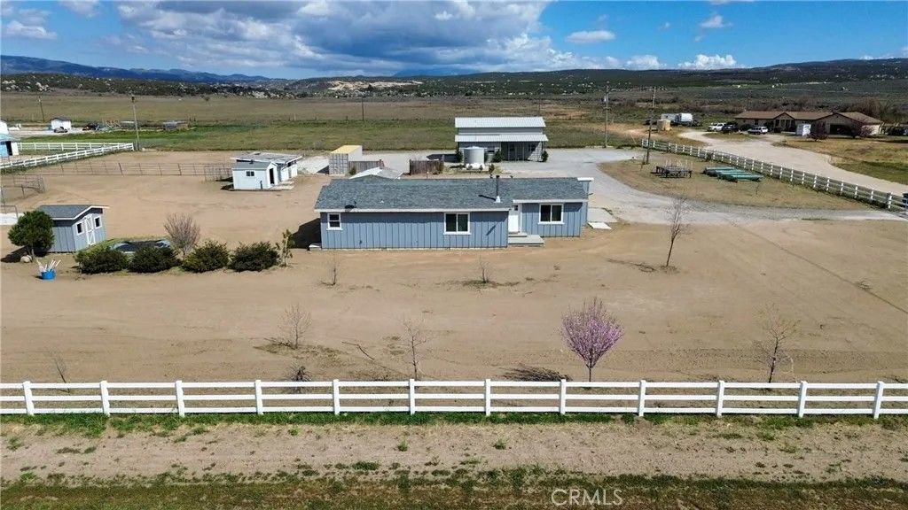 Photo of 40950 Lake Riverside Dr, Aguanga, CA 92536 (MLS # SW26065120)