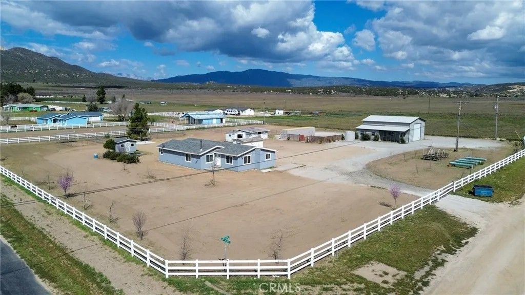 Photo of 40950 Lake Riverside Dr, Aguanga, CA 92536 (MLS # SW26065120)