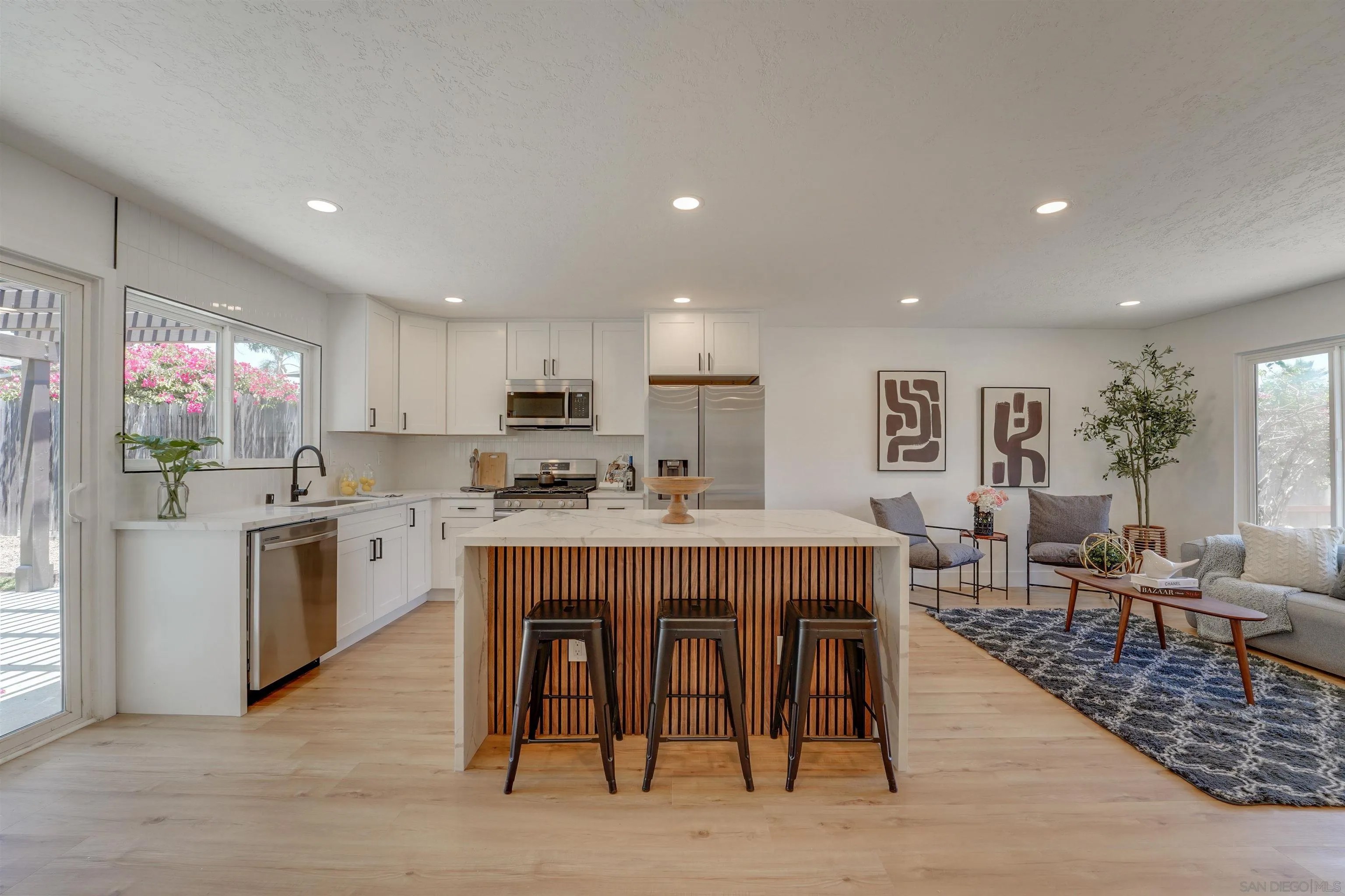 8896 Belfast Cir