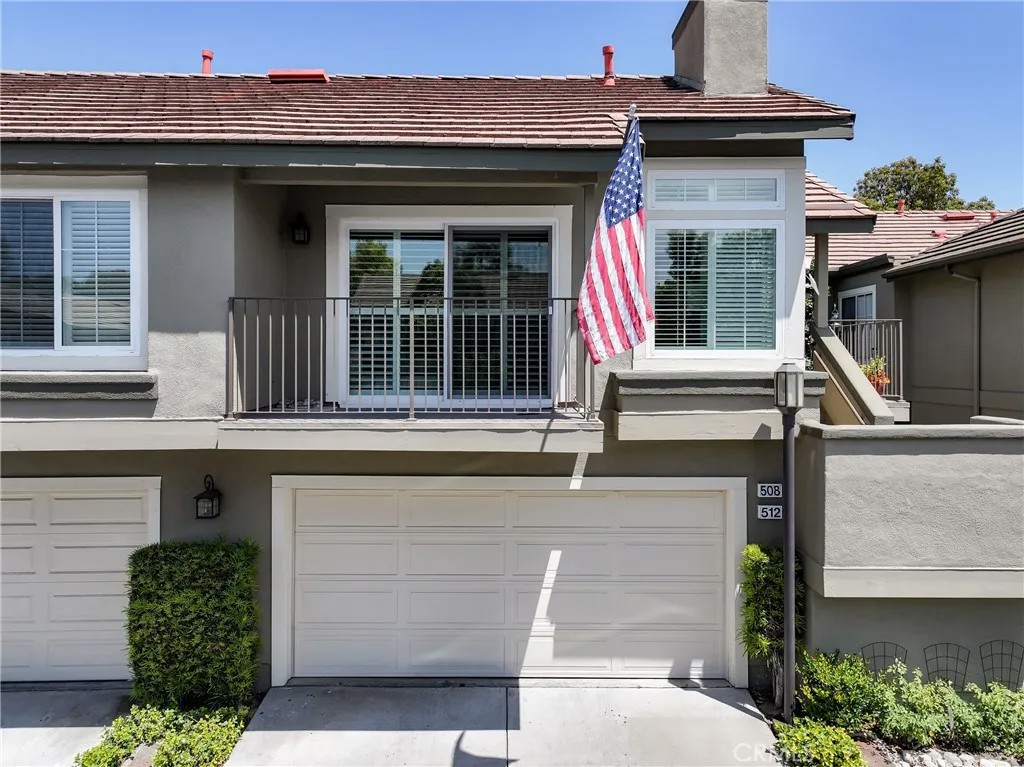 512 S Hollydale