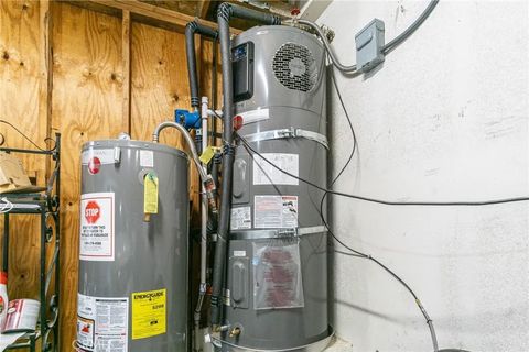 Tiny photo for 19809 Modoc Rd, Apple Valley, CA 92308 (MLS # HD25247287)