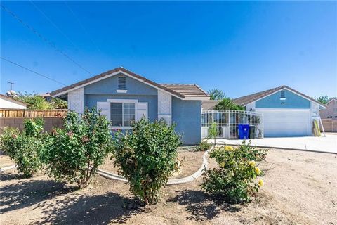 Tiny photo for 19809 Modoc Rd, Apple Valley, CA 92308 (MLS # HD25247287)