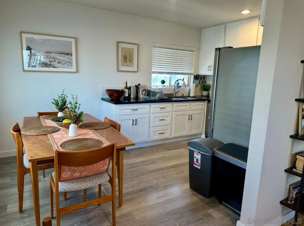 Photo of 526 4 Th Street, Encinitas, CA 92024 (MLS # 250046265)