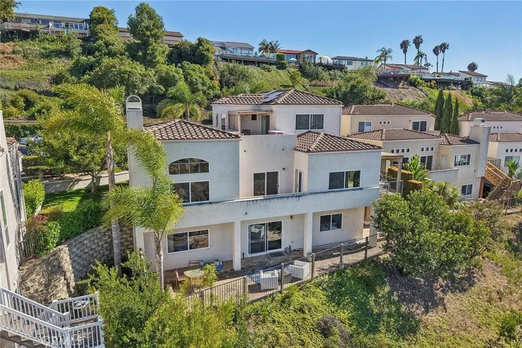 6372 Camino Largo