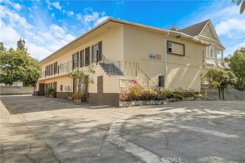 1143 W 28th