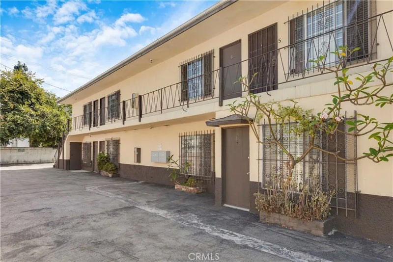 1143 W 28th