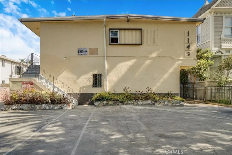 1143 W 28th