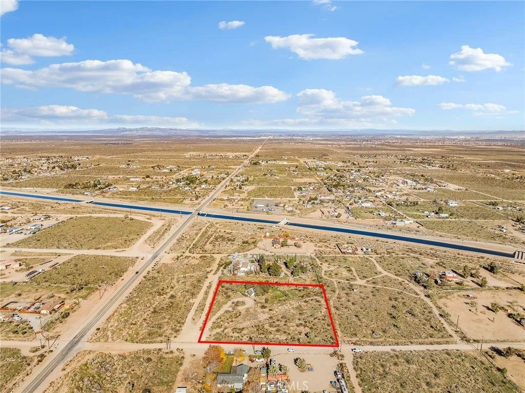 Photo of 9770 2nd St, Phelan, CA 92371 (MLS # HD25277048)