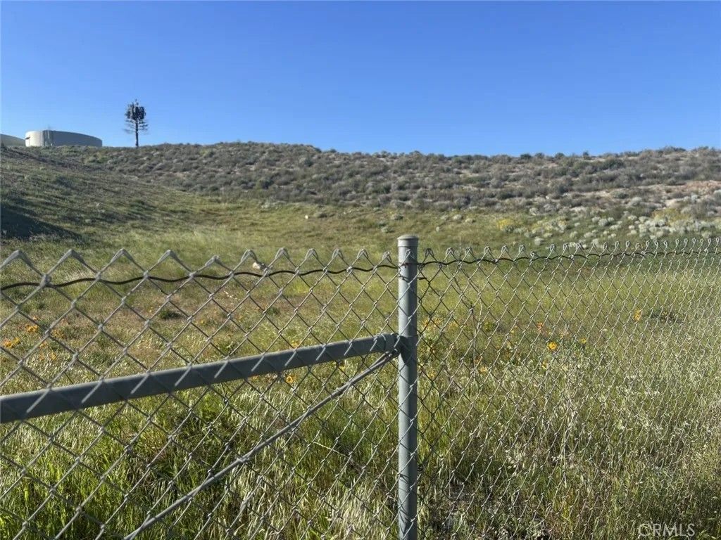 Photo of 28299 Enderly, Canyon Country, CA 91351 (MLS # SR26092402)