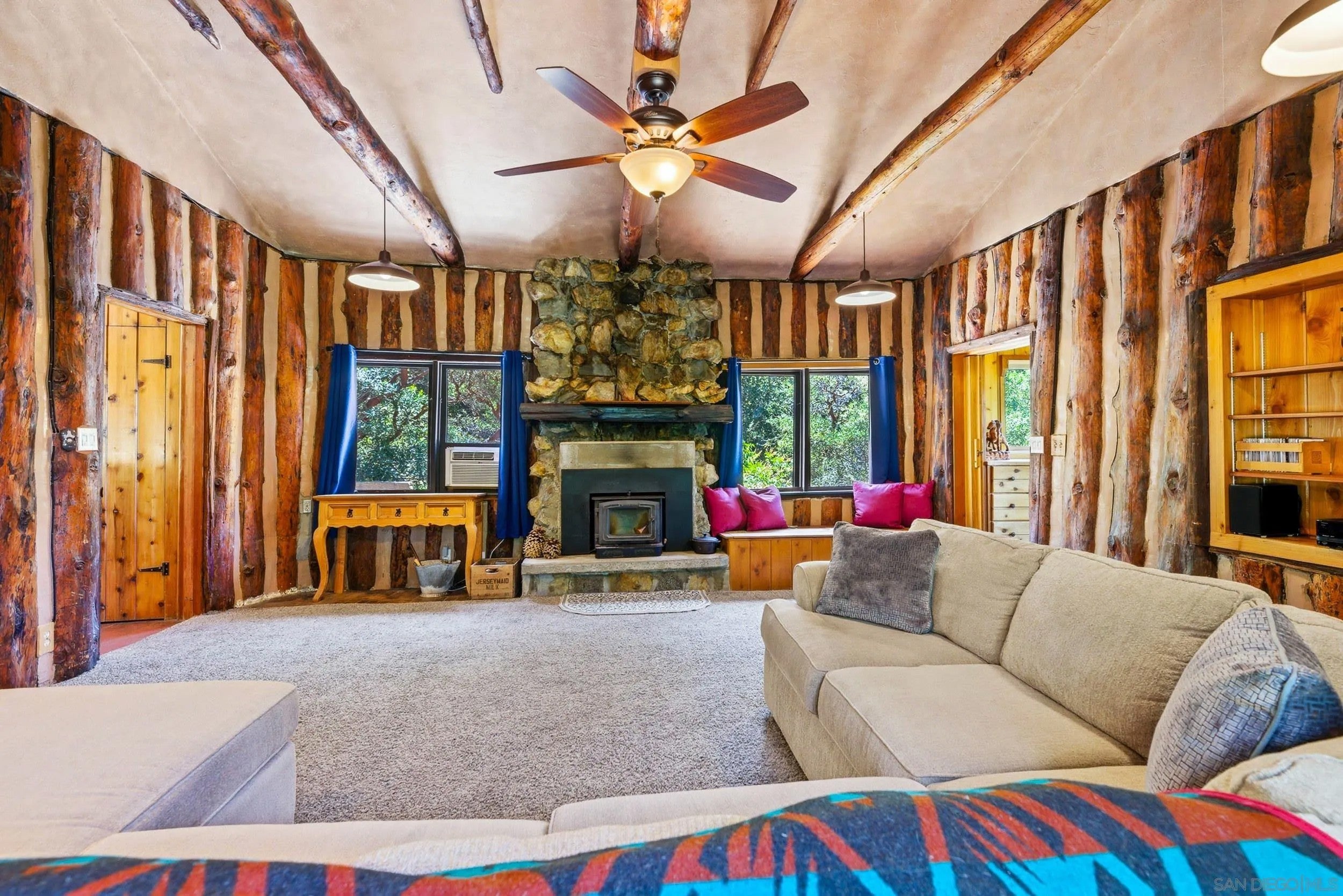 2727 Lakeview Dr