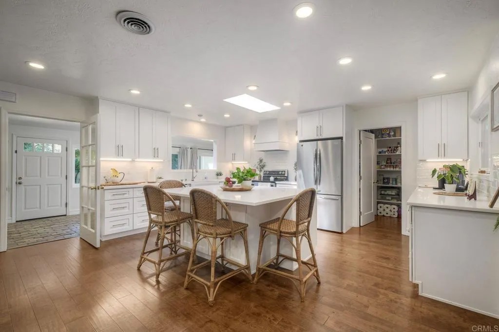 1143 Cypress Dr