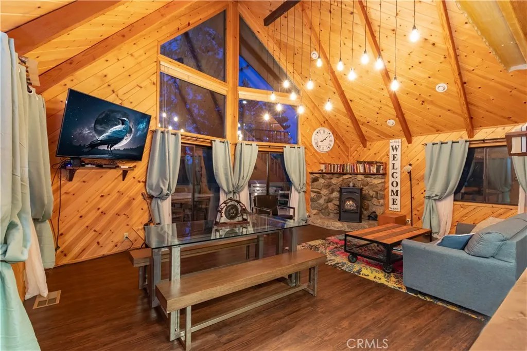 2121 Birchwood