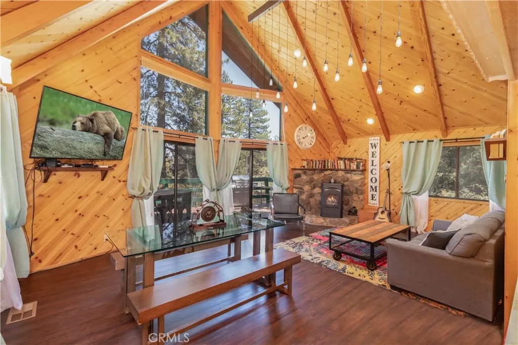 2121 Birchwood