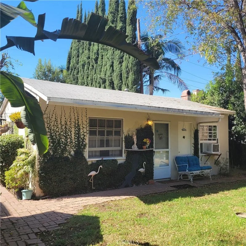 14137 Wyandotte