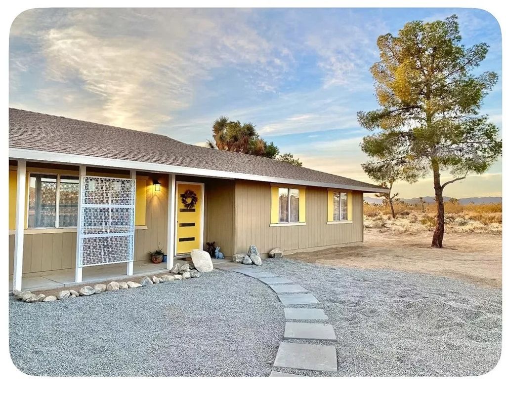 Photo of 3893 Manchester AVE, Yucca Valley, CA 92284 (MLS # JT26097277)