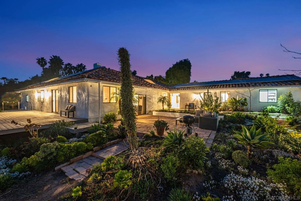 Photo of 1761 Winterwarm Dr, Fallbrook, CA 92028 (MLS # 250038734)