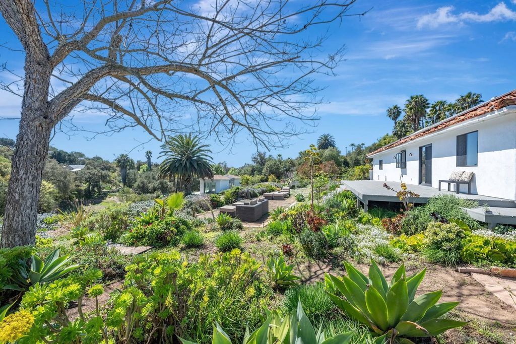 Photo of 1761 Winterwarm Dr, Fallbrook, CA 92028 (MLS # 250038734)