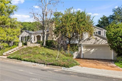 Photo of 1347 Andenes Dr, Glendale, CA 91208 (MLS # SR26005117)