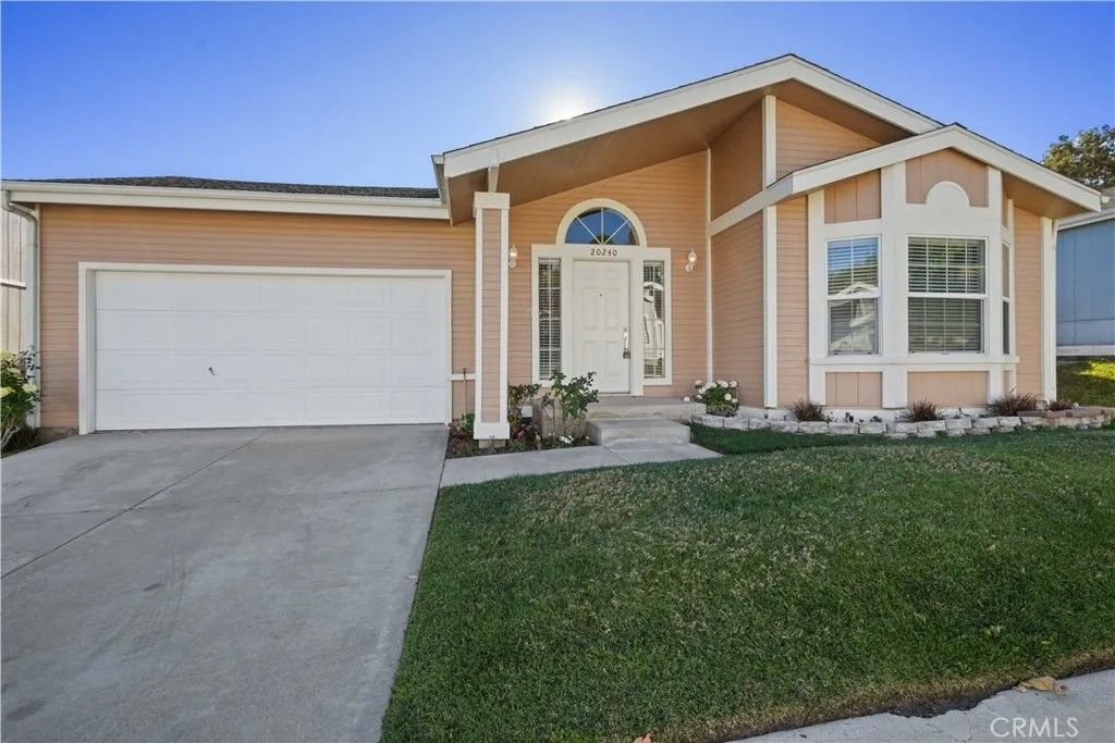 Photo of 20240 Shadow Island Drive, Canyon Country, CA 91351 (MLS # SR25278887)