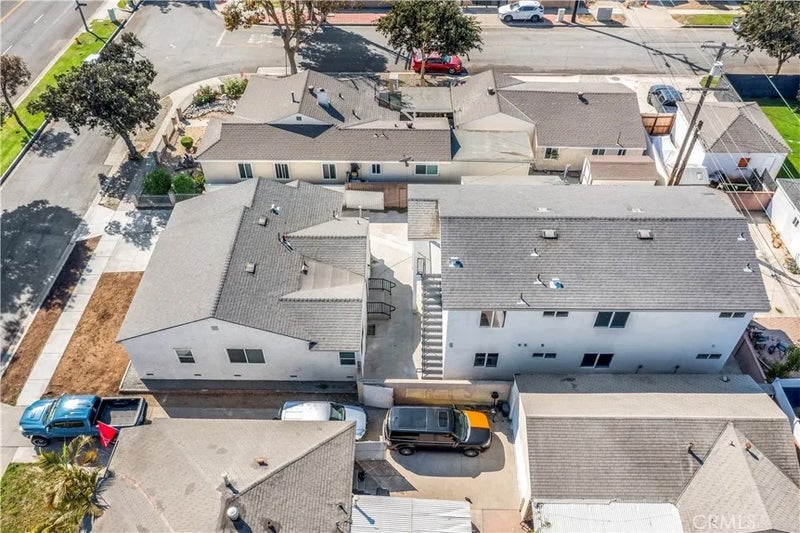 6025 Bellflower