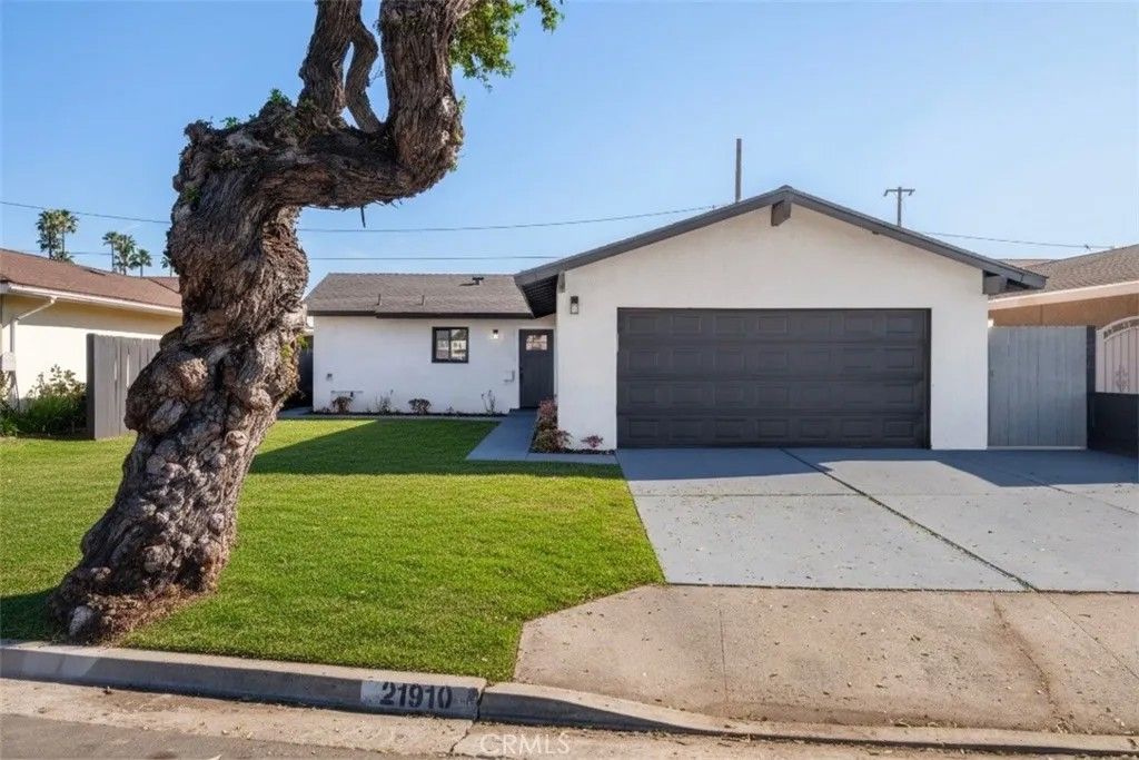 Photo of 21910 Newkirk Ave, Carson, CA 90745 (MLS # SB26013651)