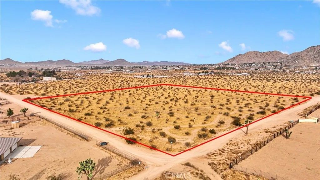 Photo of 0 Mustang, Apple Valley, CA 92307 (MLS # HD26016650)