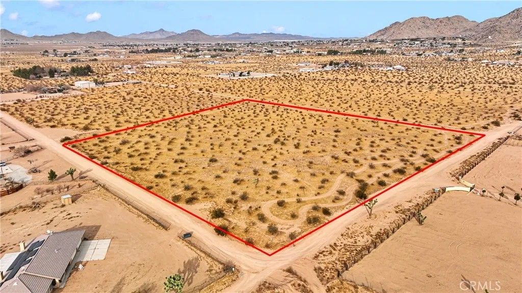 Photo of 0 Mustang, Apple Valley, CA 92307 (MLS # HD26016650)