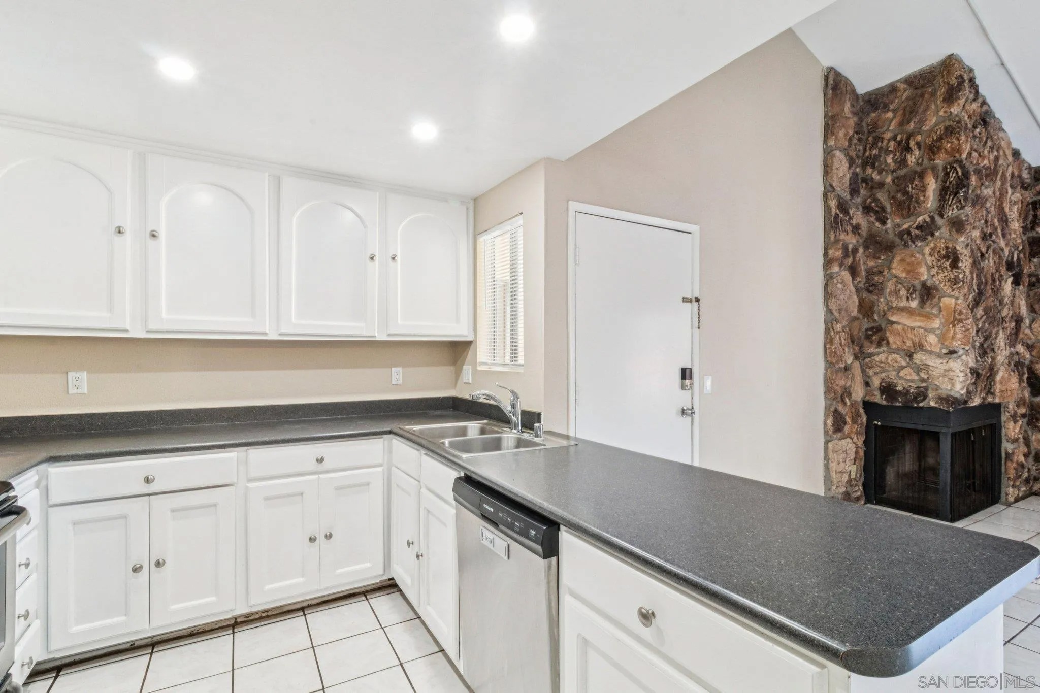475 N Midway Dr 254