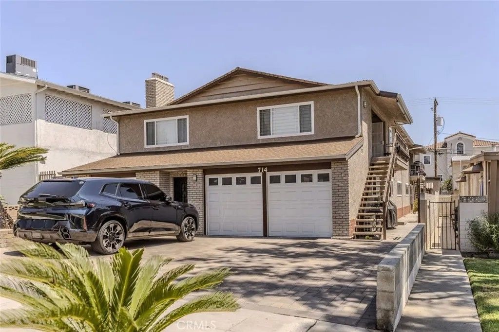 Photo of 714 E Orange Grove Avenue #D, Burbank, CA 91501 (MLS # SR26086539)