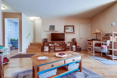 Photo of 11138 Aqua Vista #43, Studio City, CA 91602 (MLS # OC25247360) Photo of 11138 Aqua Vista #43, Studio City, CA 91602 (MLS # OC25247360)