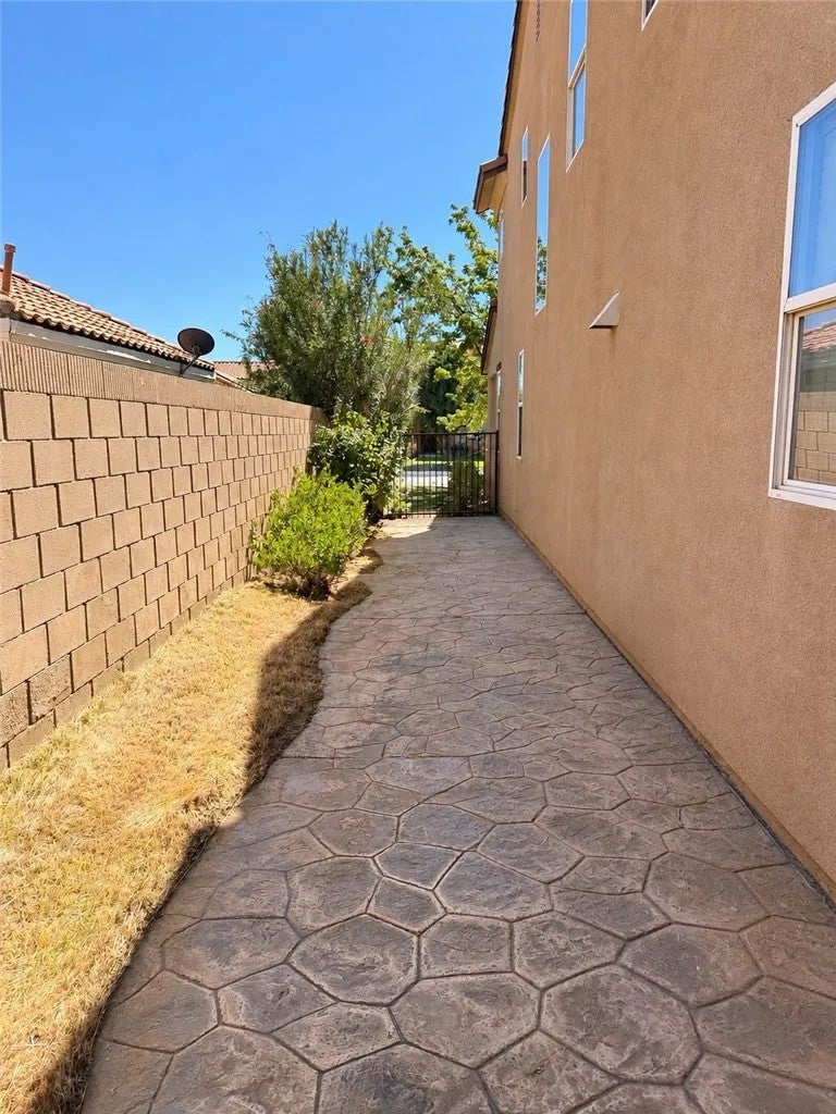2233 Avenida Del Mar