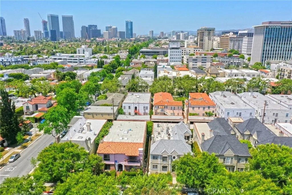 Photo of 151 S Crescent Dr, Beverly Hills, CA 90212 (MLS # SW26024522)