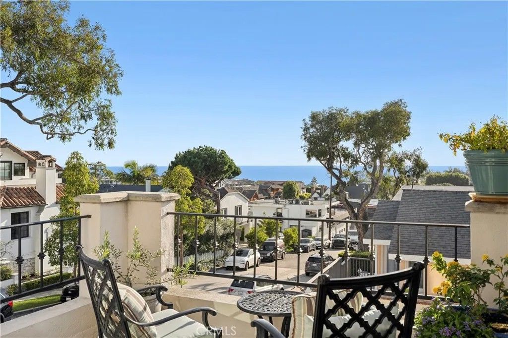 Photo of 423 Poppy Ave, Corona Del Mar, CA 92625 (MLS # NP26013110)