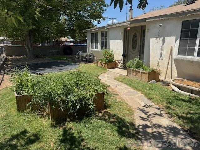 44622 Holtville Ave