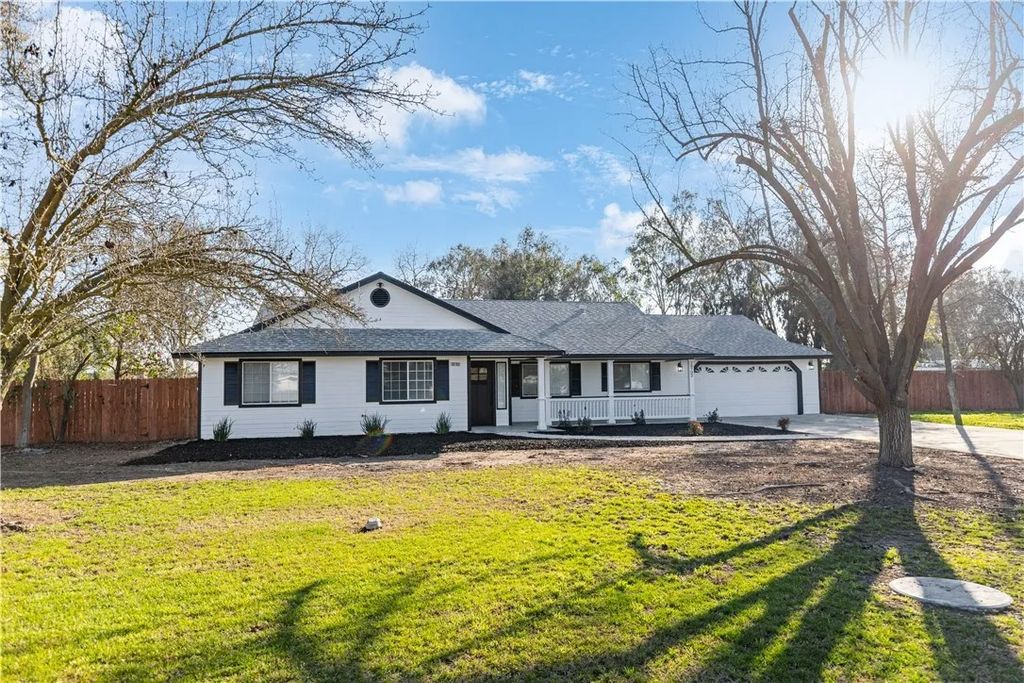 Photo of 28702 Rancho Ave, Madera, CA 93638 (MLS # MC26049319)