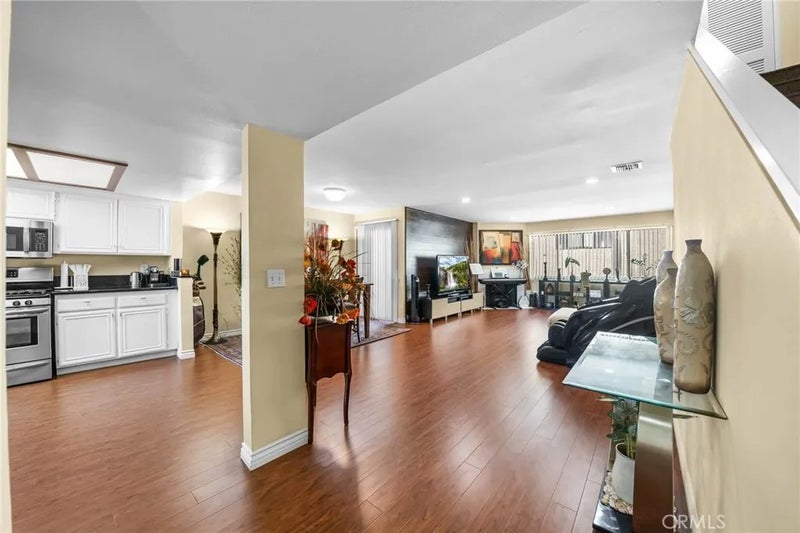 554 E San Jose 203