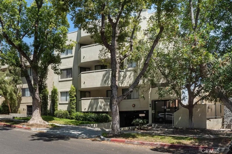 554 E San Jose 203