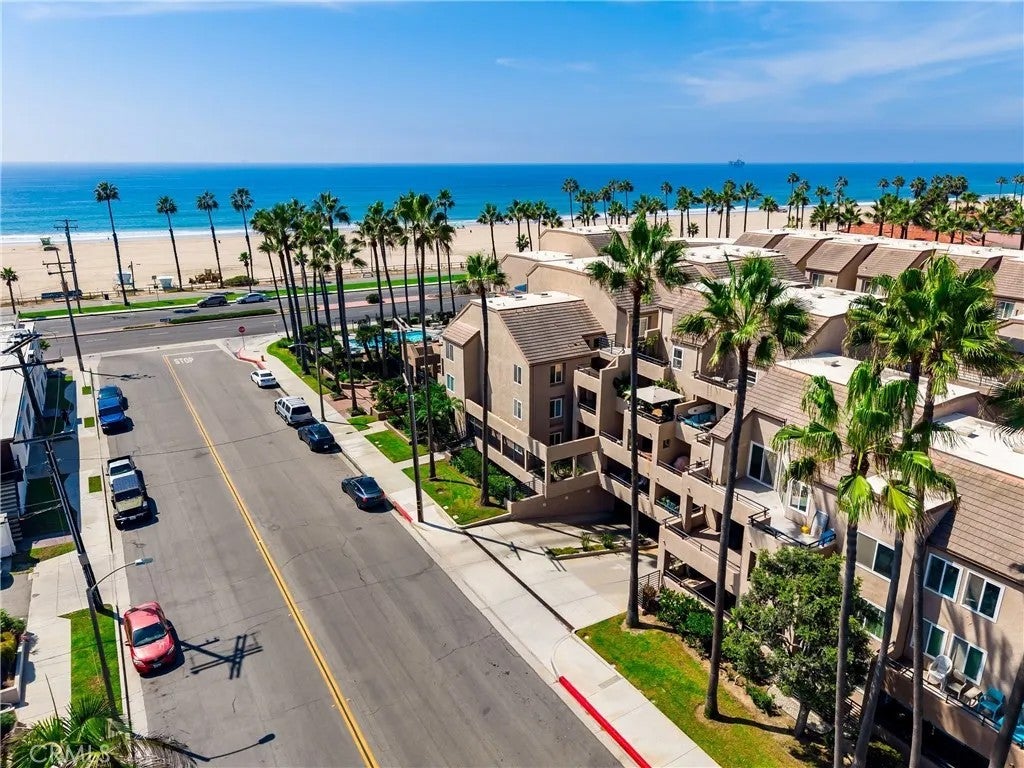 1200 Pacific Coast 106