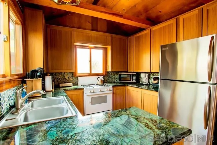 370-372 Nautilus Street