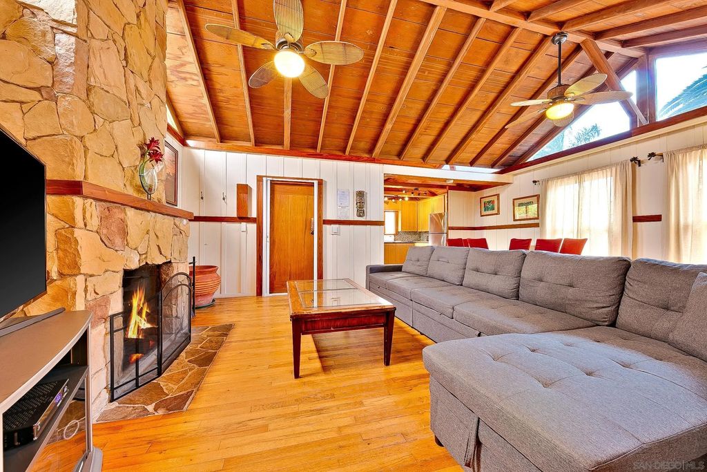 Photo of 370-72 Nautilus St, La Jolla, CA 92037 (MLS # 250046186)