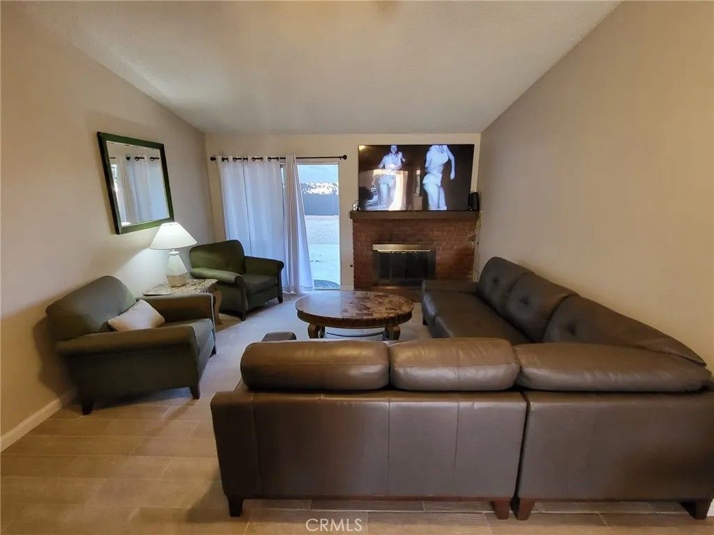 Photo of 44025 Glenraven Rd, Lancaster, CA 93535 (MLS # TR26026636)