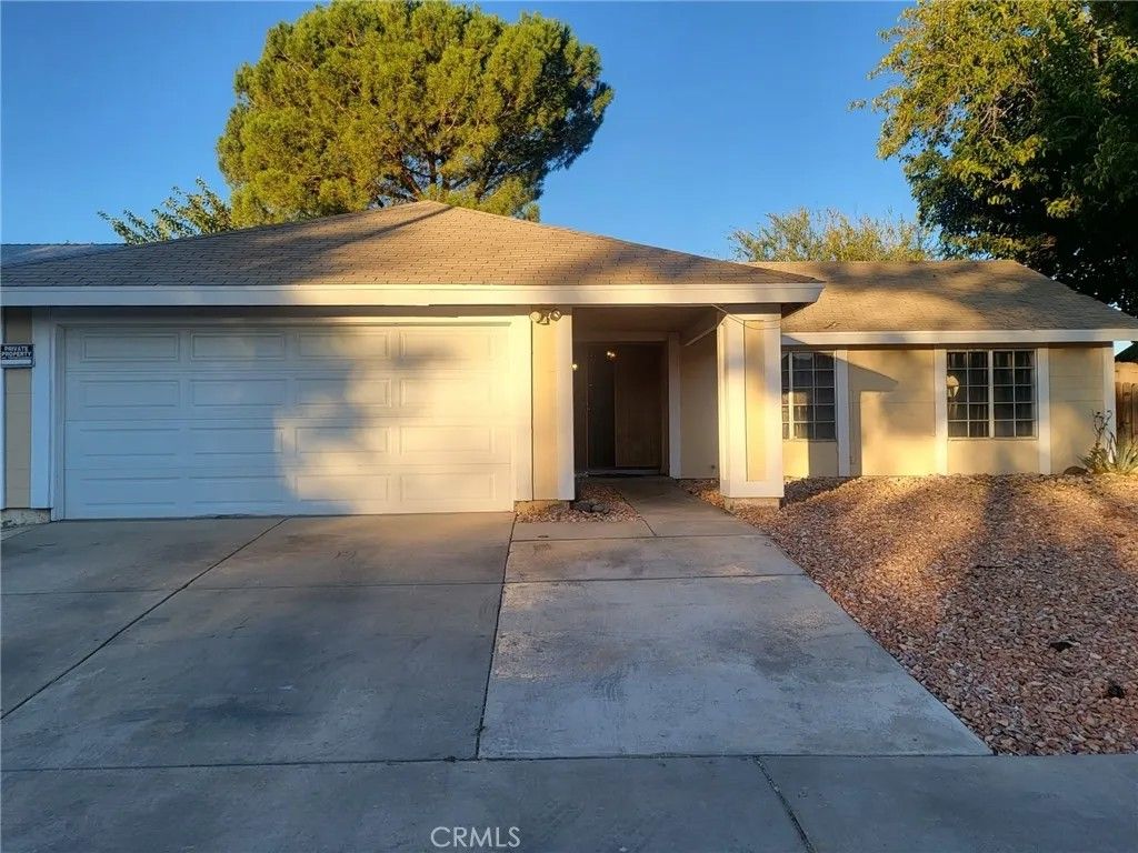 Photo of 44025 Glenraven Rd, Lancaster, CA 93535 (MLS # TR26026636)