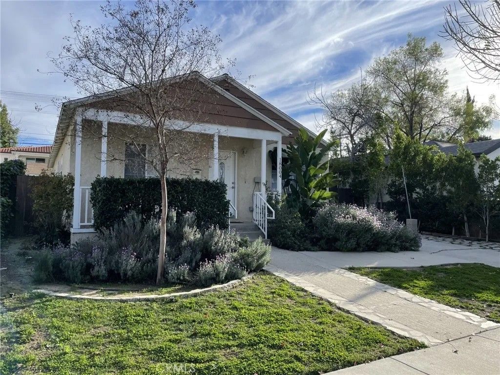 Photo of 18004 Martha Street, Encino, CA 91316 (MLS # SR26044735)