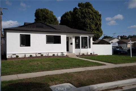 Photo of 3602 Nipomo Avenue, Long Beach, CA 90808 (MLS # IV26041304)