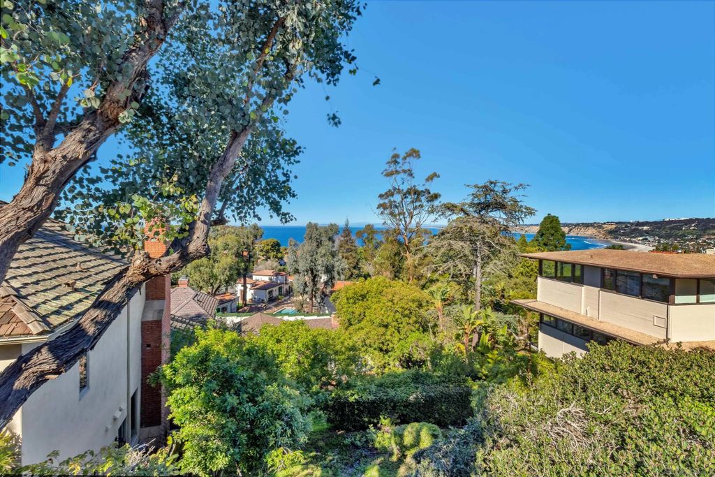 Photo of 1617 Soledad Ave, La Jolla, CA 92037 (MLS # 260002610)