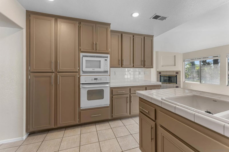 2450 Eastridge Loop