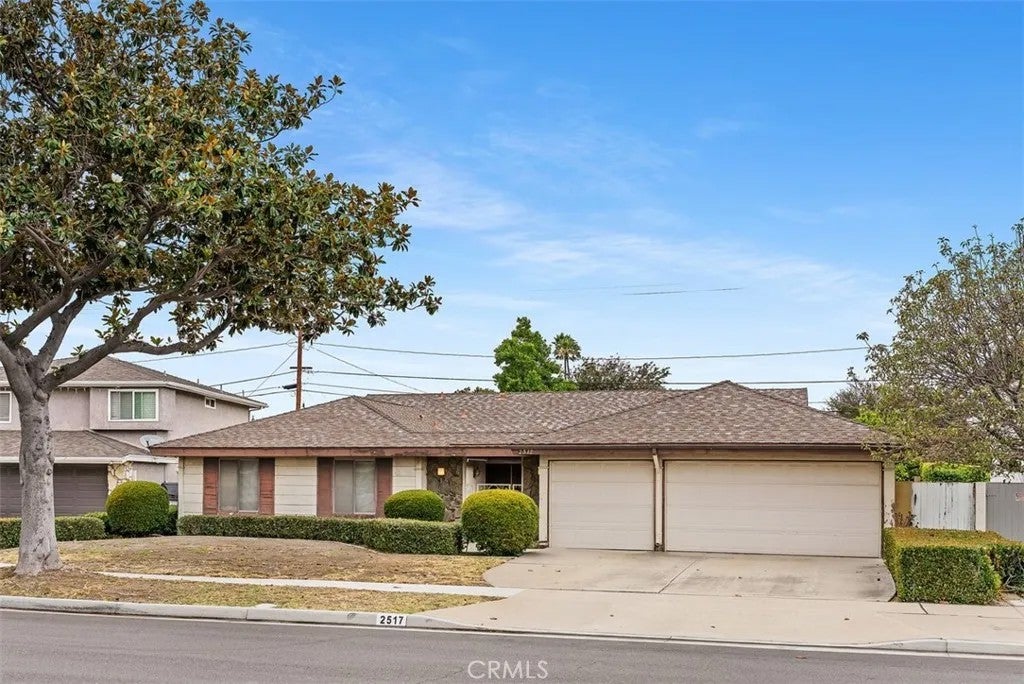 2517 E Gelid Avenue