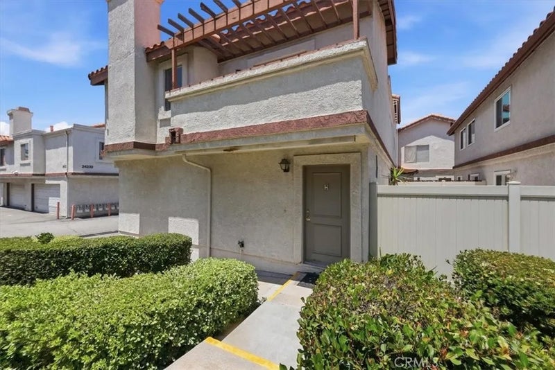 24242 Sylvan Glen