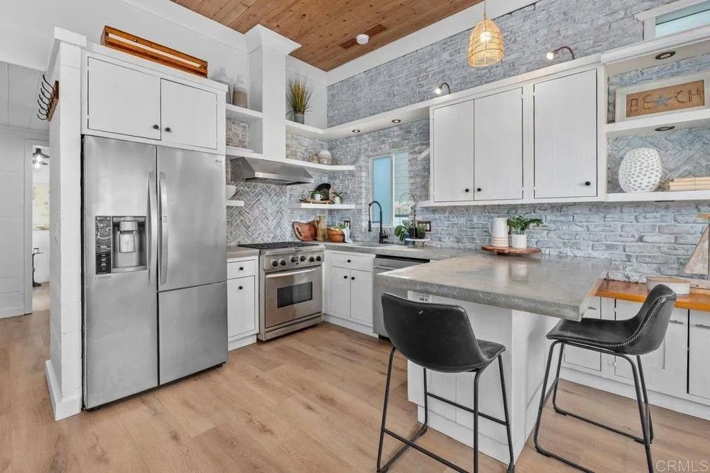 Photo of 159 W Diana St #6, Encinitas, CA 92024 (MLS # NDP2507843)