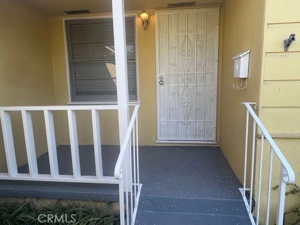 Photo of 17652 Delano Street, Encino, CA 91316 (MLS # SR26024423)
